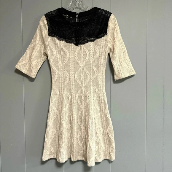 MONTEAU Cream Sweater Dress Black Lace Neckline Buttons Elbow Sleeve Size Medium - Picture 3 of 7